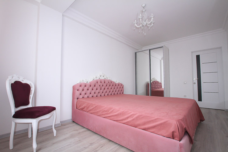 Bright Botanica Apartment is a 3 rooms apartment for rent in Chisinau, Moldova